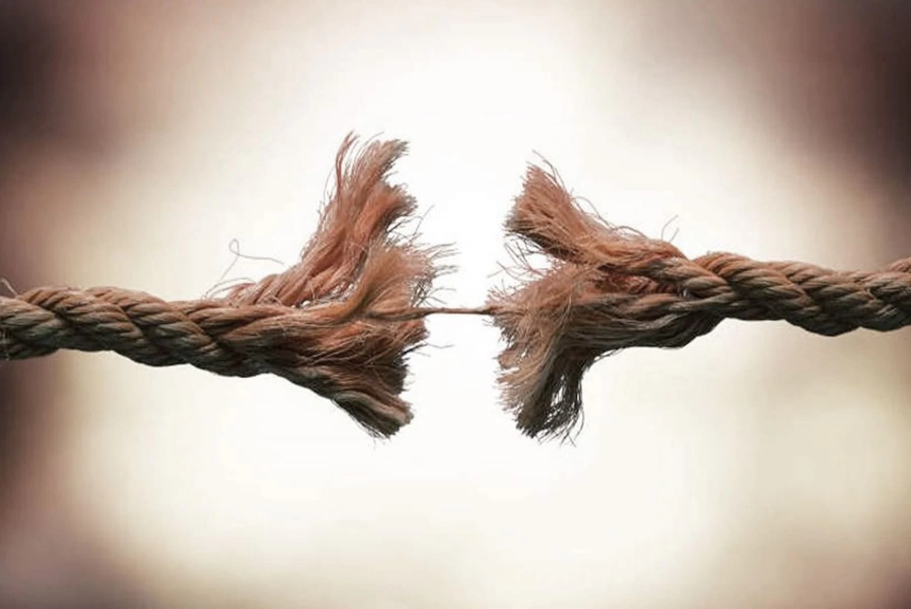 زوجتي أوقعت بيني وبين أهلها خصومة