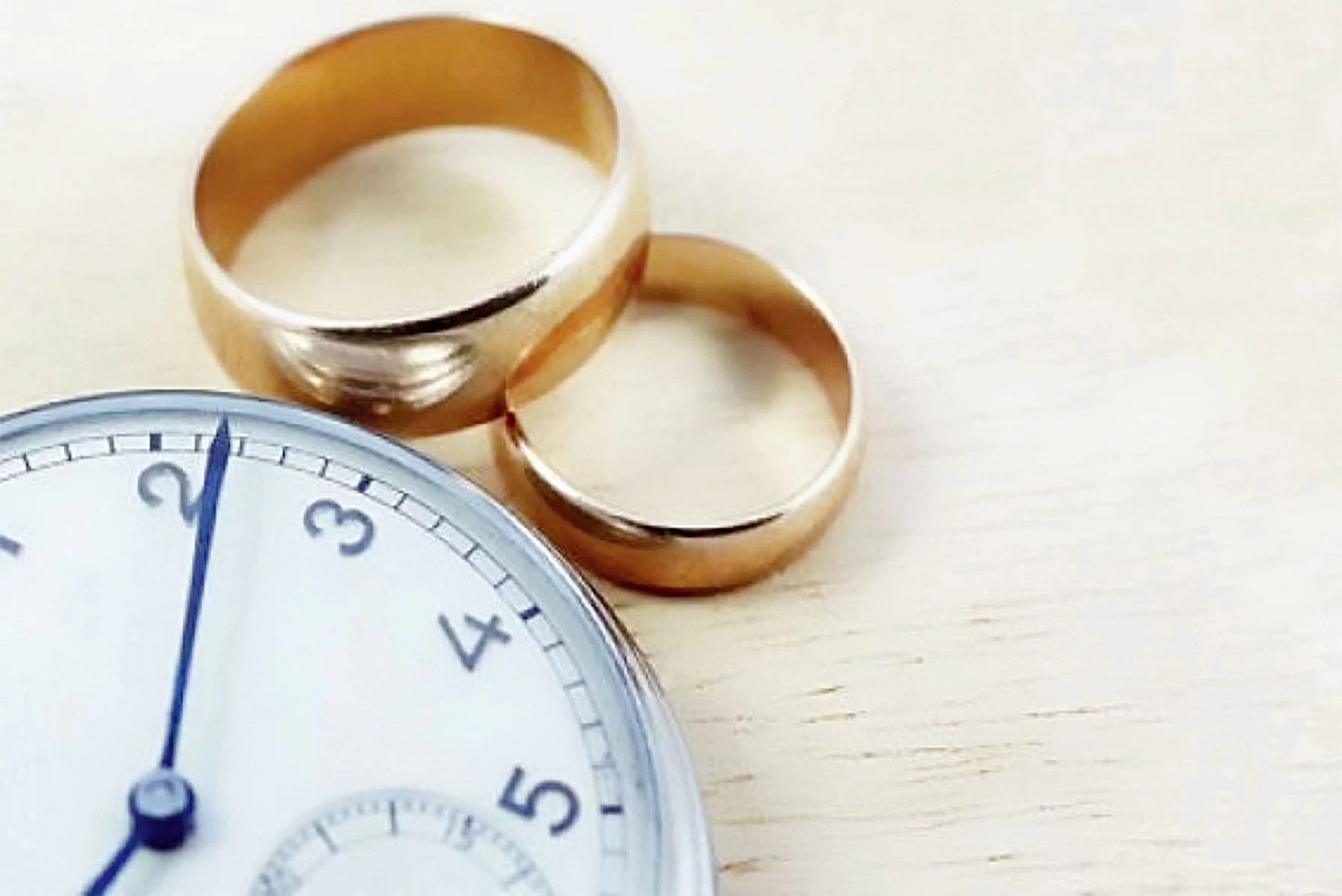 زوجتي تتمتع بمخالفتي